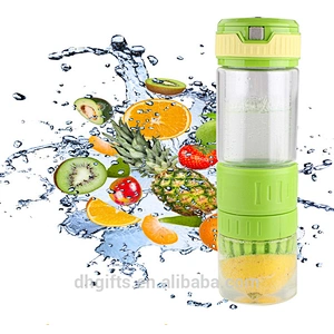 China Wholesale 560 ml Juice Cup Glass Water Bottle with Rope for Travel