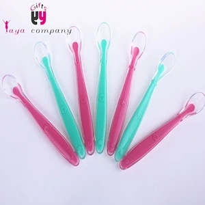 FDA Wholesale Baby products of silicone baby feeding spoon