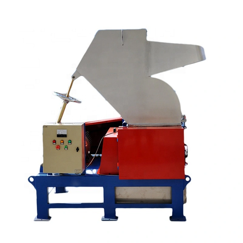 Plastic crusher machine crushing plastic