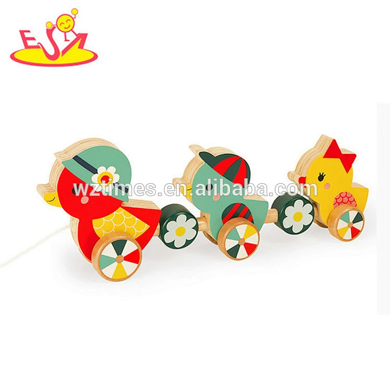 Wholesale most lovely wooden pull chicken toy help baby learning walking W05B165
