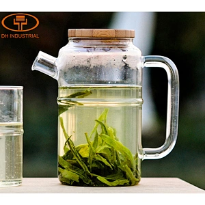 2018 High Quality OEM Glass Tea Pot High-Capacity 750 ml Glass Water Kettle Cup with Wooden Lid