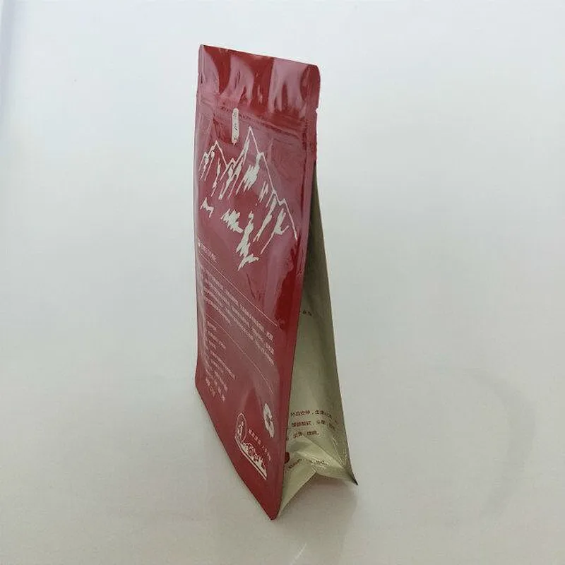 Custom red zip-lock bag window is used for the packaging of goji berries