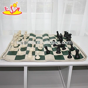 2017 Wholesale best sale children wooden travel chess set W11A057