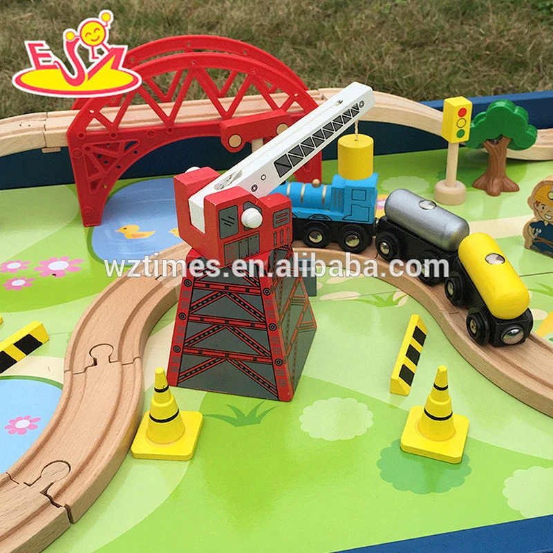 2018 new children popular wooden toy train set W04C037