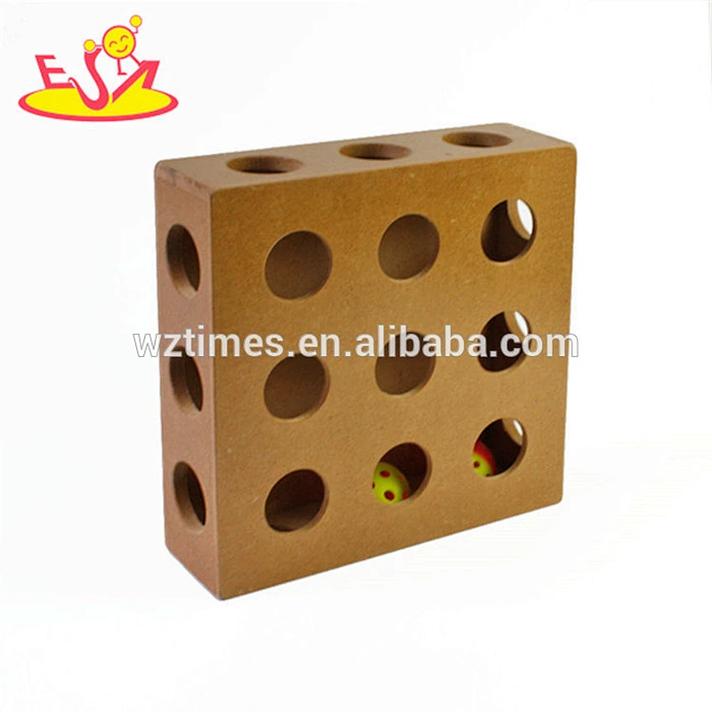 Wholesale popular smart toy wooden pets treat toy for training small animals' paw W06F049