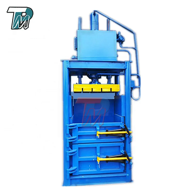 Compressing hydraulic pet bottle baler