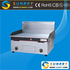 Commercial gas grill griddle with half flat and half grooved griddle pan