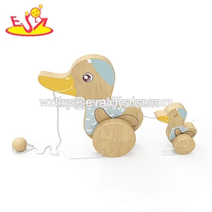 Wholesale most lovely wooden pull chicken toy help baby learning walking W05B165