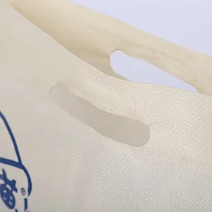 Custom white non-woven bags with doraemon logo