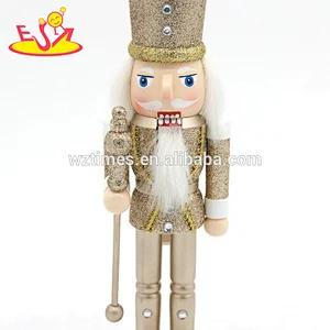 2018 Wholesale hottest golden kids doll toys wooden small nutcrackers for sale W02A290