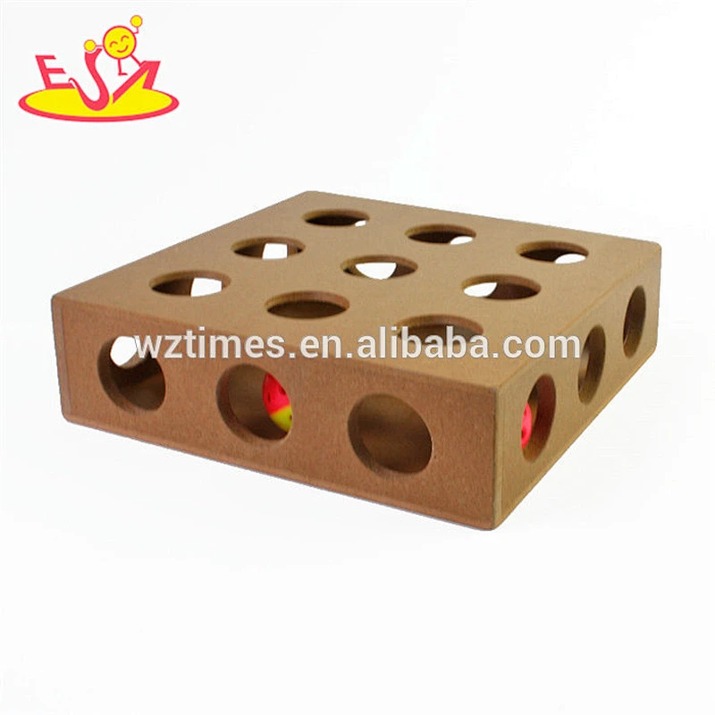 Wholesale popular smart toy wooden pets treat toy for training small animals' paw W06F049
