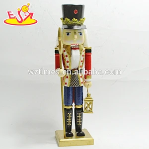 Wholesale pretty wooden honor guard prnaments nutcracker doll toy for kids W02A194