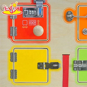 2019 New hottest kids montessori wooden busy board with latches W12D135