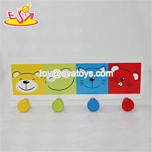 2018 Wholesale fashion design girls wooden clothing hanger rack with 6pcs hangers W09B078