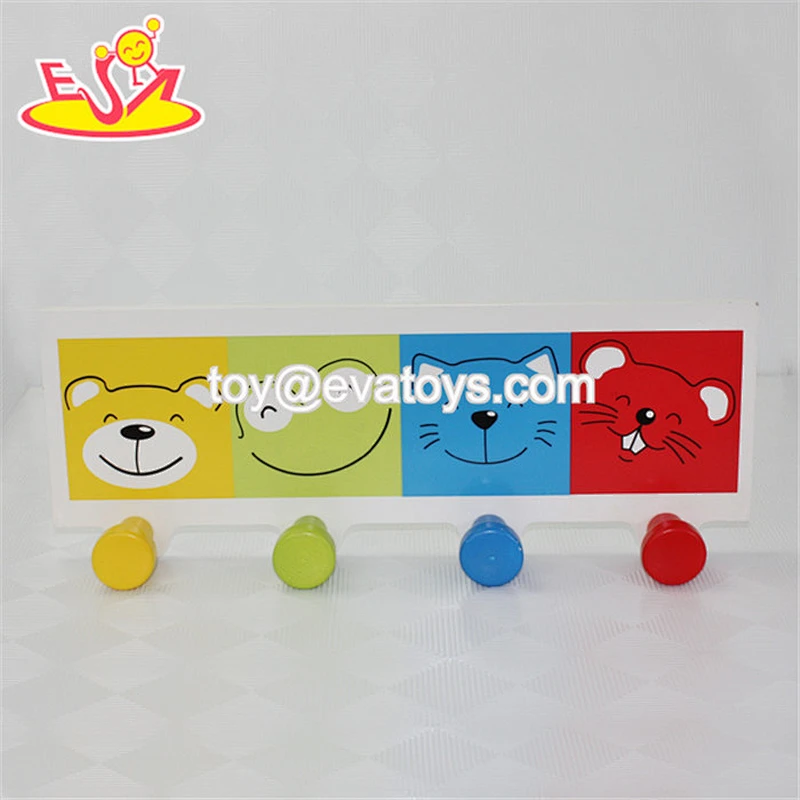 2018 Wholesale fashion design girls wooden clothing hanger rack with 6pcs hangers W09B078