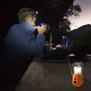 2 LIGHTING MODELS USB RECHARGEABLE RADIO ANTENNA PLASTIC CAMPING LANTERN/SOLAR PANEL 80 LUMENS