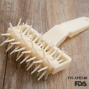 Bakeware plastic spike roller wheel