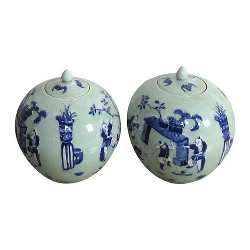 write and blue jar