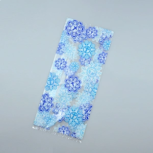 Different PE plastic gift bags are used in supermarkets