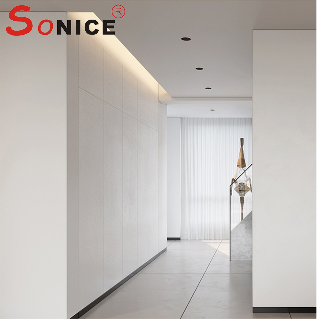 Ceiling corner reflective profile