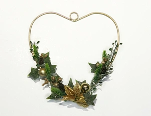 Metal candle holder with Xmas wreath