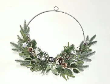 Metal candle holder with Xmas wreath