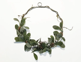 Metal candle holder with Xmas wreath