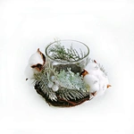 Glass candle holder with wreath