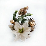 Glass candle holder with wreath