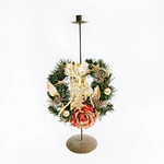 Metal candle holder with wreath decoration
