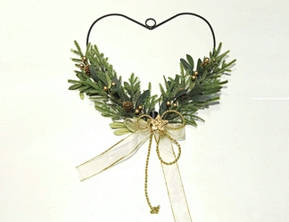 Metal candle holder with Xmas wreath