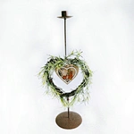 Metal candle holder with wreath decoration