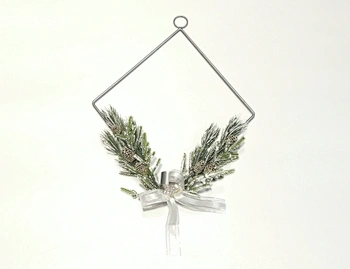 Metal candle holder with Xmas wreath