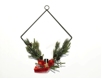 Metal candle holder with Xmas wreath