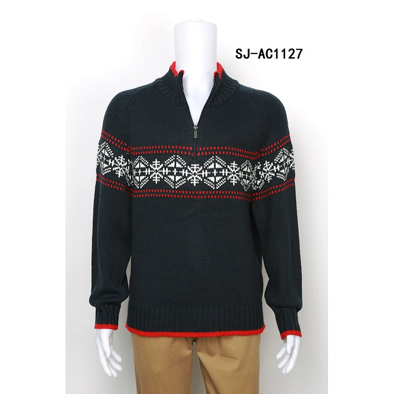 MAN KNITTING PULLOVER
