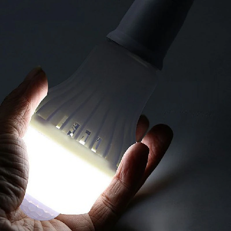 Los fabricantes de China 9W 12W SMD llevaron el bulbo del sensor de movimiento de la luz de bulbo LED con Pir