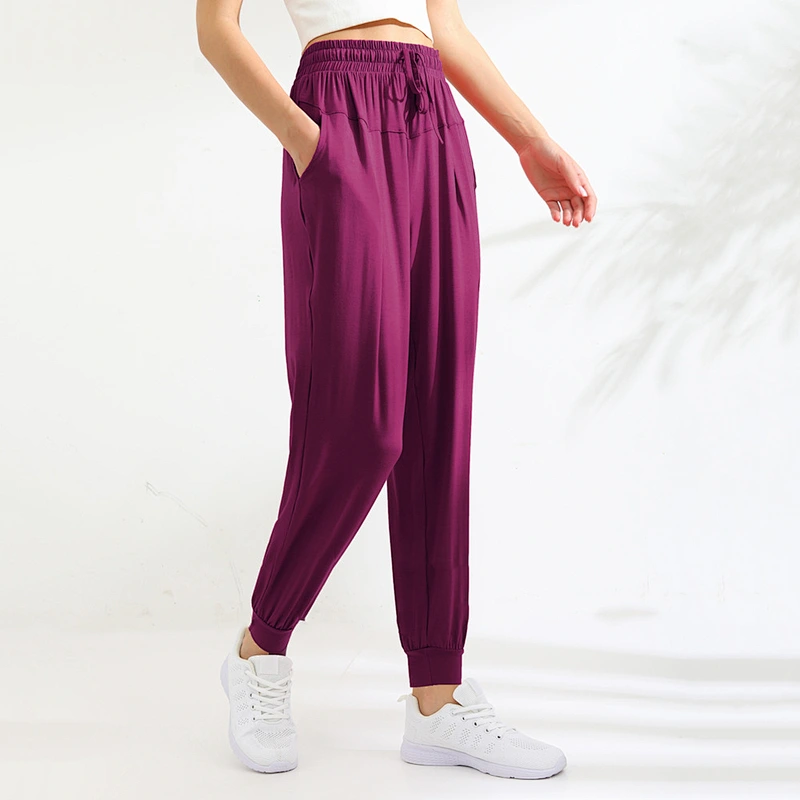 Women's solid color ankle-length track pants