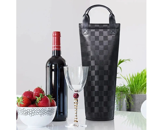 Made with high-quality materials and sturdy construction, our tote bag ensures safe and secure transportation of your wine bottle - perfect for picnics, outdoor gatherings, and dinner parties. With a stylish and elegant design, it's also a great way to pr