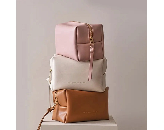 Designed to carry all your beauty essentials. With its spacious interior and multiple compartments, you can easily organize your products and keep them easily accessible. Trust our Leather Cosmetic Tote Bags to take your beauty routine.