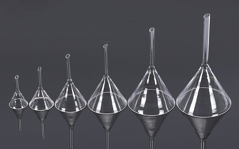 Glass funnel short stem 60°boro 3.3